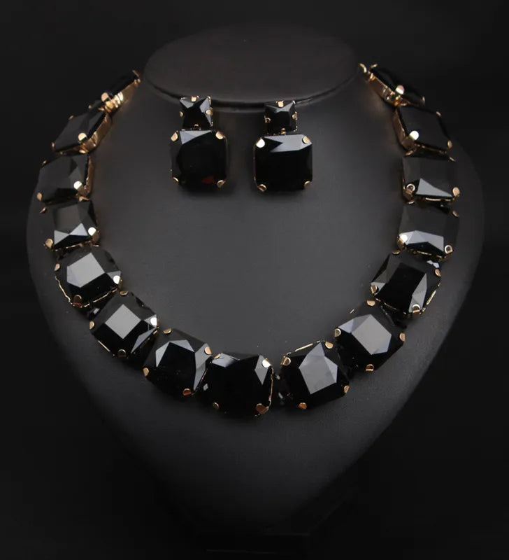 SET COLLAR Y ARETES CHENOA